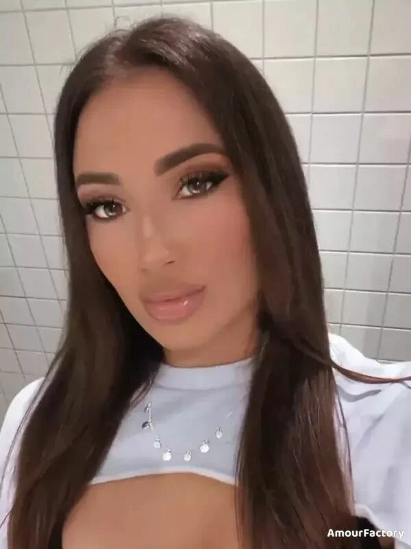 Alina, 22